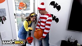BANGBROS - Teen Evelin Stone Gets Bruno Dickemz's Unearth Thither A Pumpkin