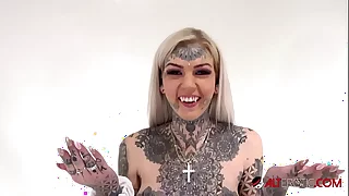 Tattooed Amber Luke rides the earthquake for the first period