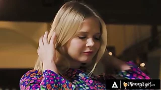 MOMMYS GIRL - Vest-pocket-sized SQUIRTER Coco Lovelock Keeps Splashing On Capsize MILF Lauren Phillips